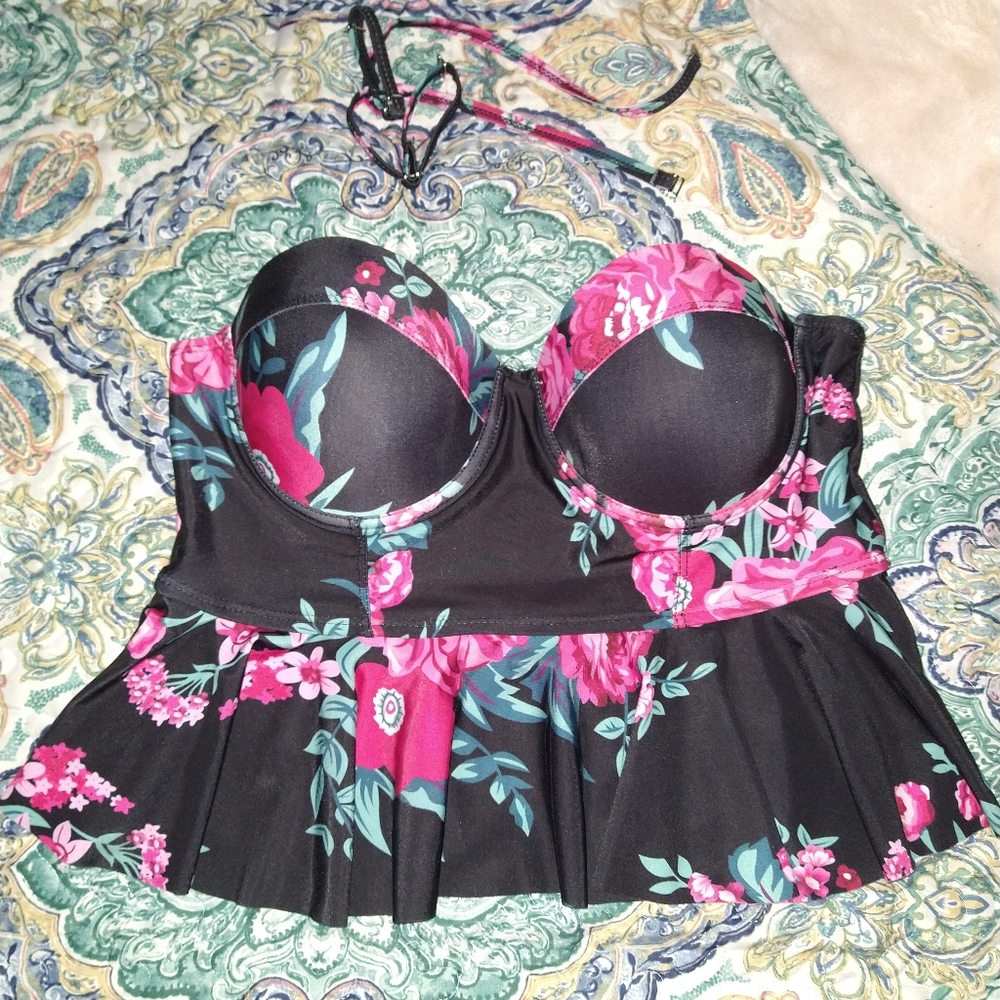 Woman's floral tankini swim top